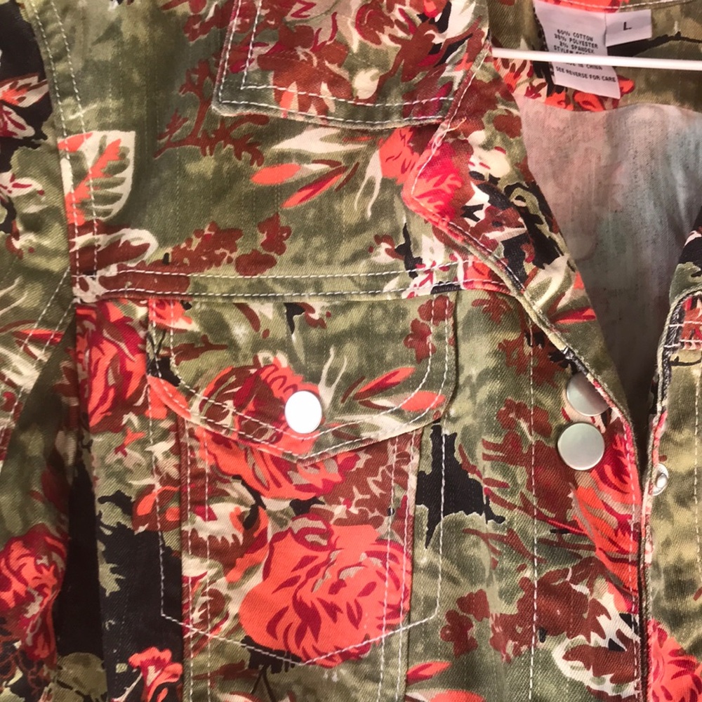 Live a Little Olive & Red Floral Jean Jacket - Picture 4 of 6